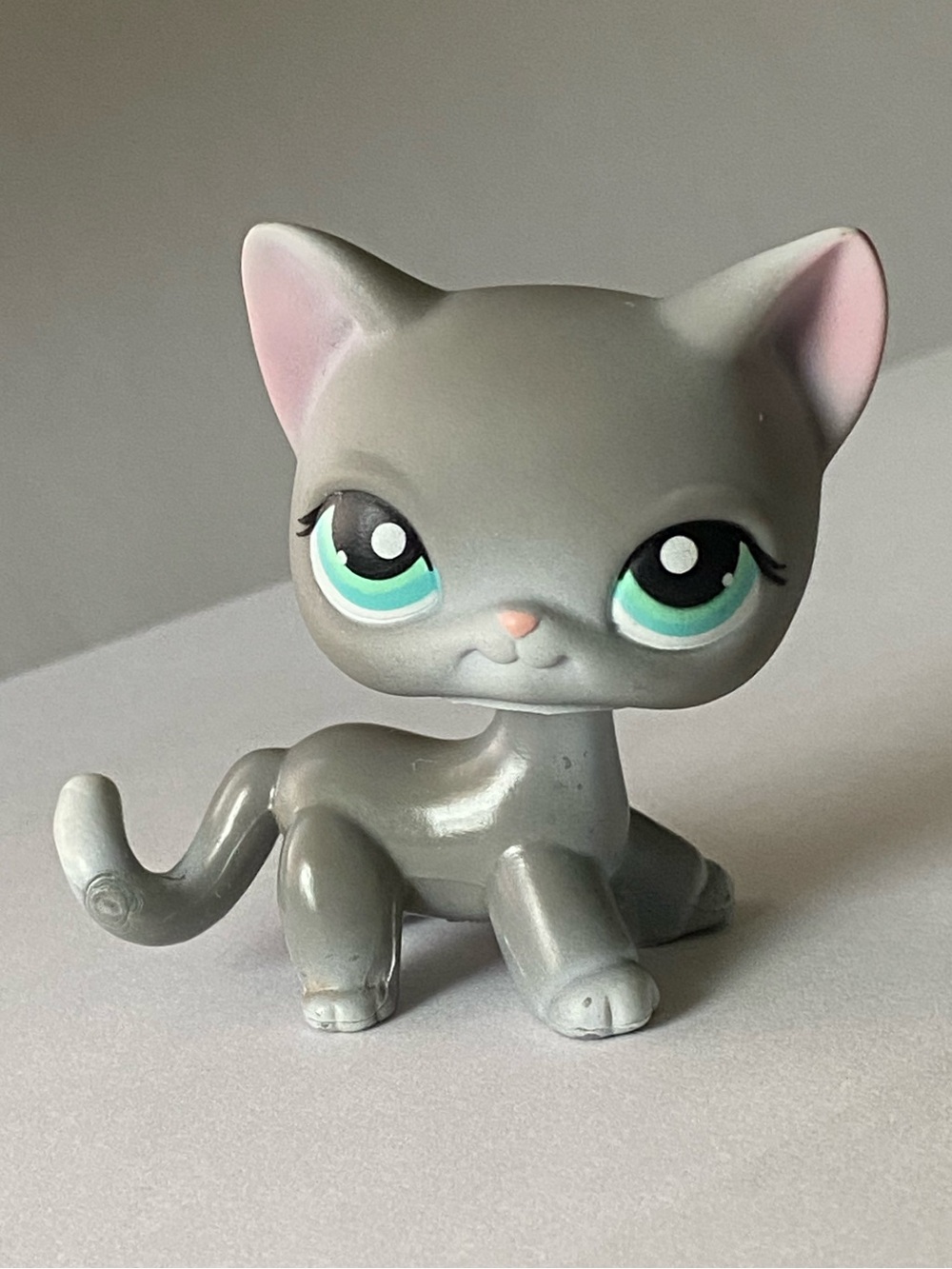 Littlest Pet Shop LPS Gray Shorthair Cat Figure Hasbro 2004